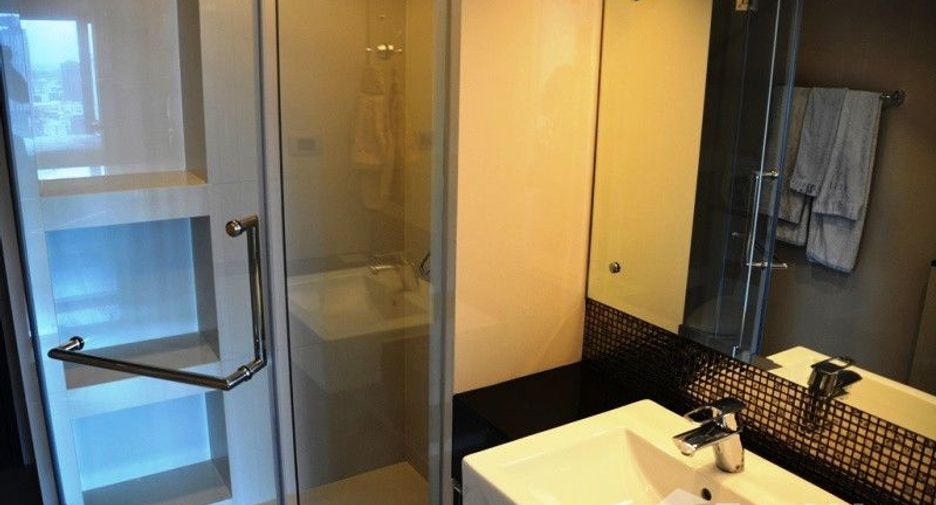 For rent 2 bedrooms condo in Khlong Toei, Bangkok