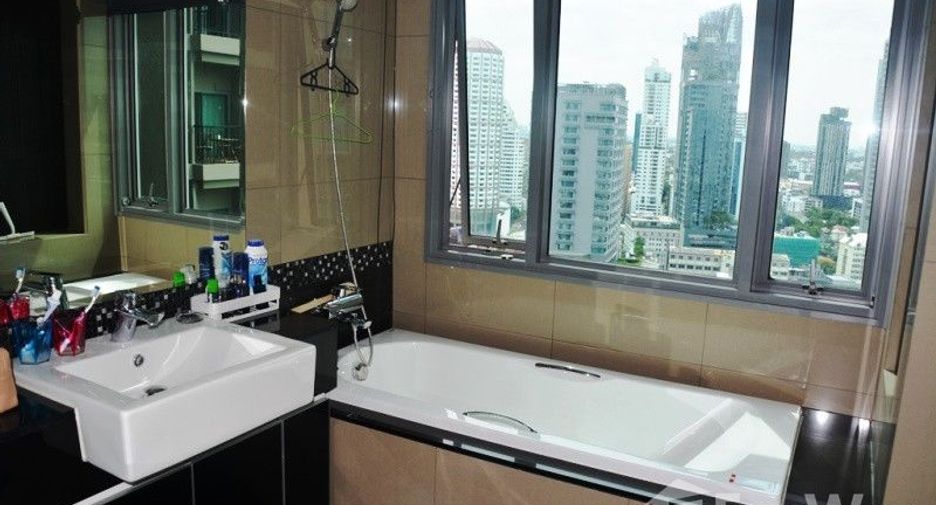 For rent 2 bedrooms condo in Khlong Toei, Bangkok