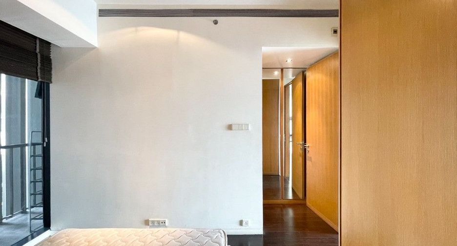 For sale 3 bedrooms condo in Sathon, Bangkok
