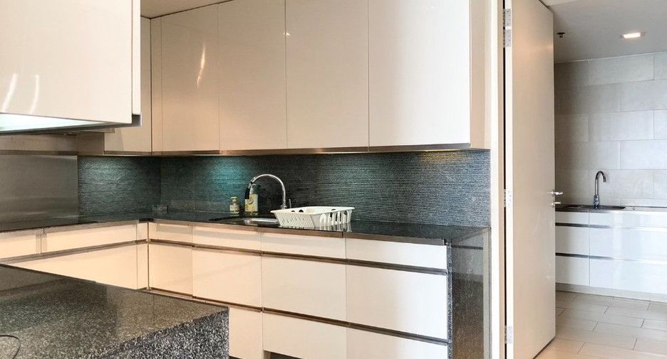 For sale 3 bedrooms condo in Sathon, Bangkok