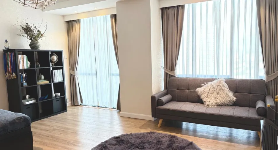For rent 4 bedrooms condo in Sathon, Bangkok
