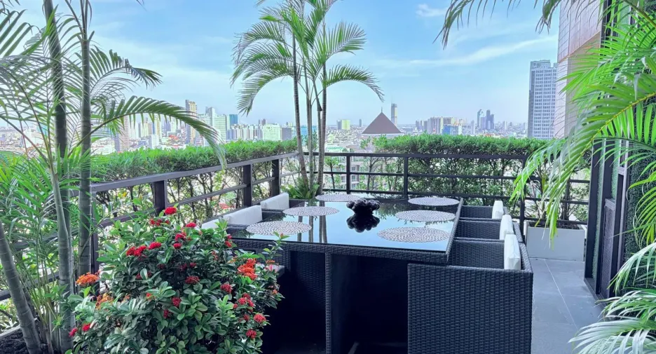 For rent 4 bedrooms condo in Sathon, Bangkok
