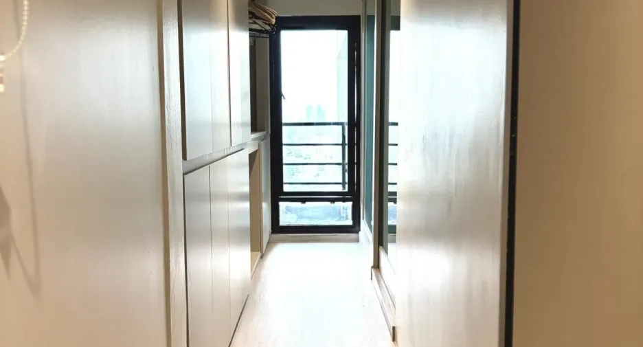 For rent 4 bedrooms condo in Sathon, Bangkok