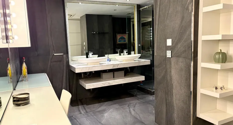For rent 4 bedrooms condo in Sathon, Bangkok