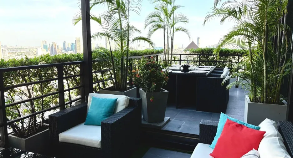 For rent 4 bedrooms condo in Sathon, Bangkok