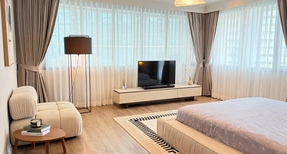 For rent 4 bedrooms condo in Sathon, Bangkok