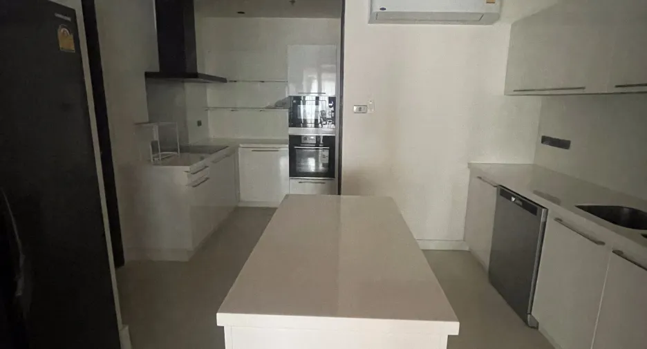 For sale and for rent 4 bedrooms condo in Khlong Toei, Bangkok