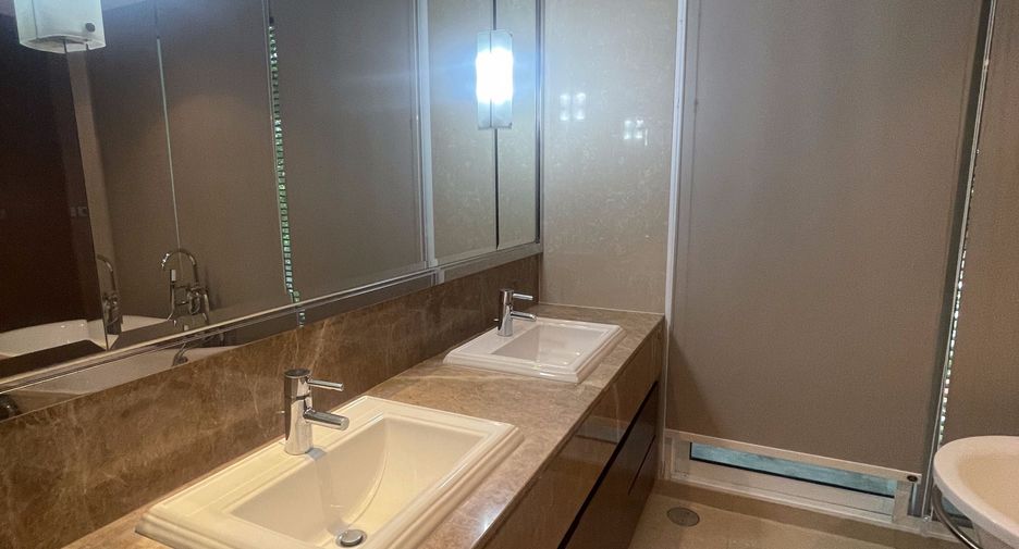 For sale and for rent 4 bedrooms condo in Khlong Toei, Bangkok
