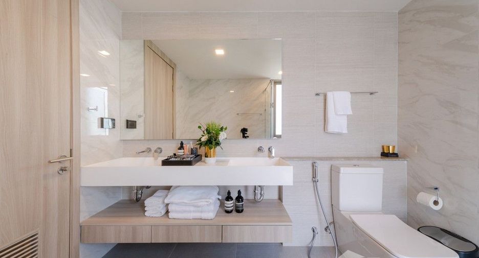 For sale 3 bedrooms condo in Watthana, Bangkok