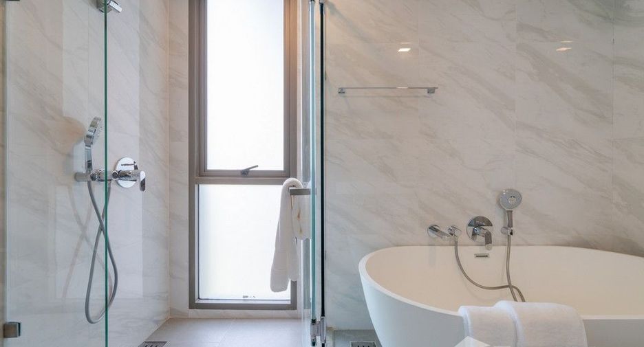 For sale 3 bedrooms condo in Watthana, Bangkok