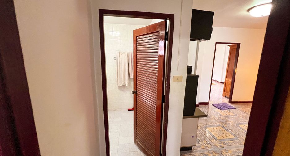 For sale 5 bedrooms house in Don Mueang, Bangkok