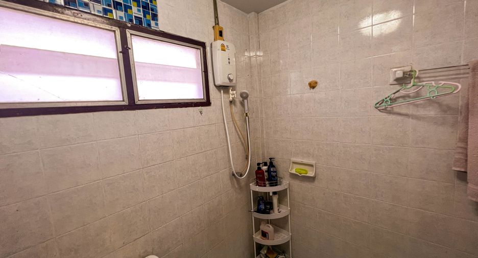 For sale 5 bedrooms house in Don Mueang, Bangkok