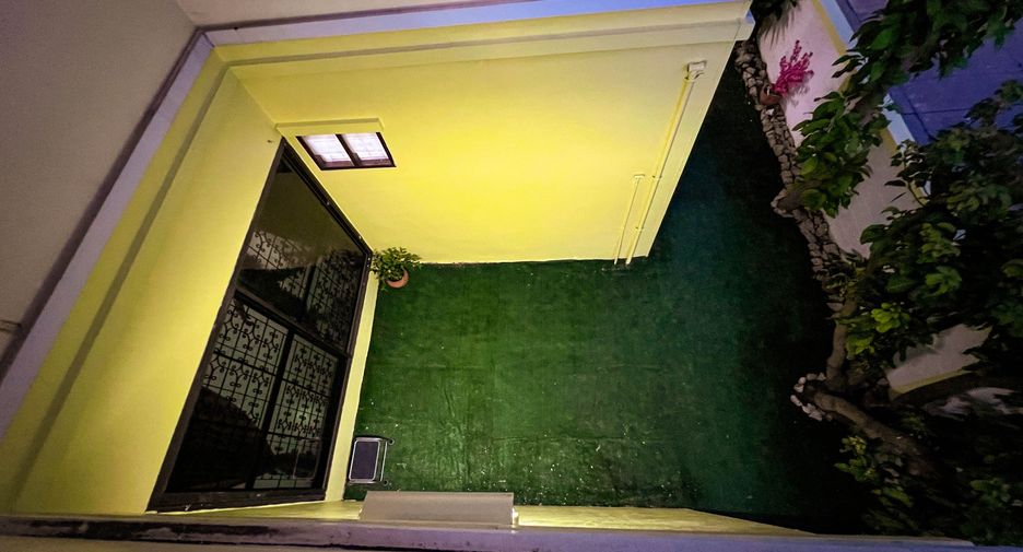 For sale 5 bedrooms house in Don Mueang, Bangkok