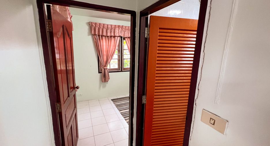 For sale 5 bedrooms house in Don Mueang, Bangkok