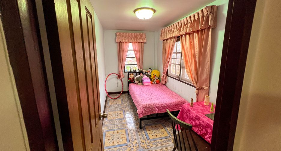 For sale 5 bedrooms house in Don Mueang, Bangkok