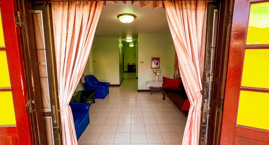 For sale 5 bedrooms house in Don Mueang, Bangkok