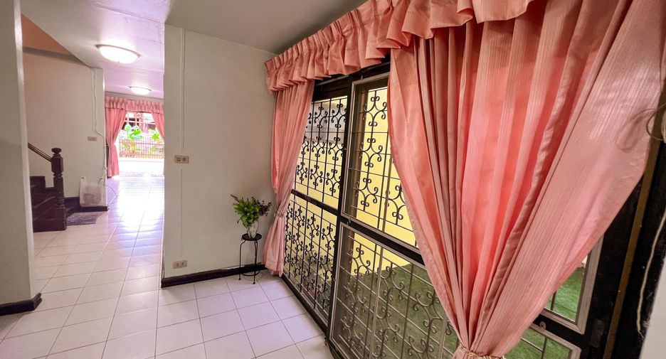 For sale 5 bedrooms house in Don Mueang, Bangkok