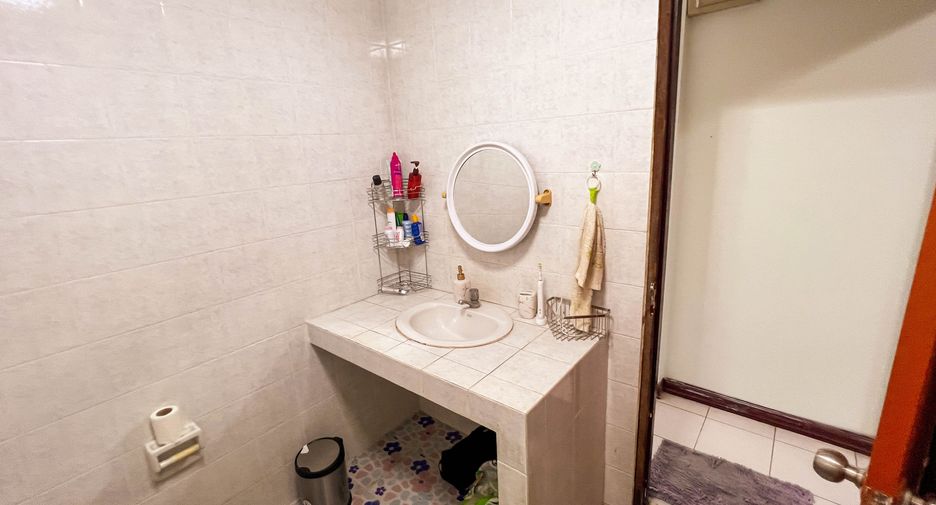 For sale 5 bedrooms house in Don Mueang, Bangkok