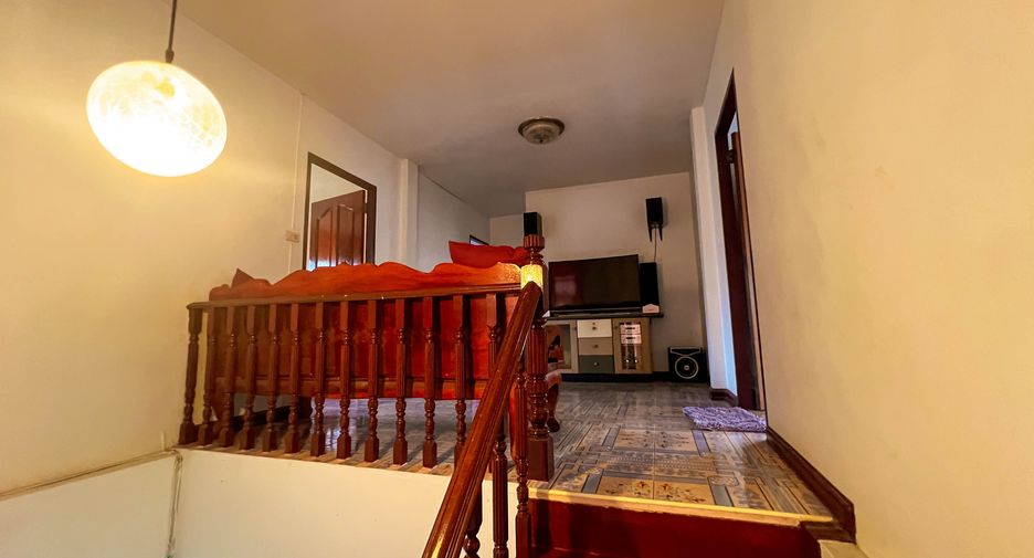 For sale 5 bedrooms house in Don Mueang, Bangkok