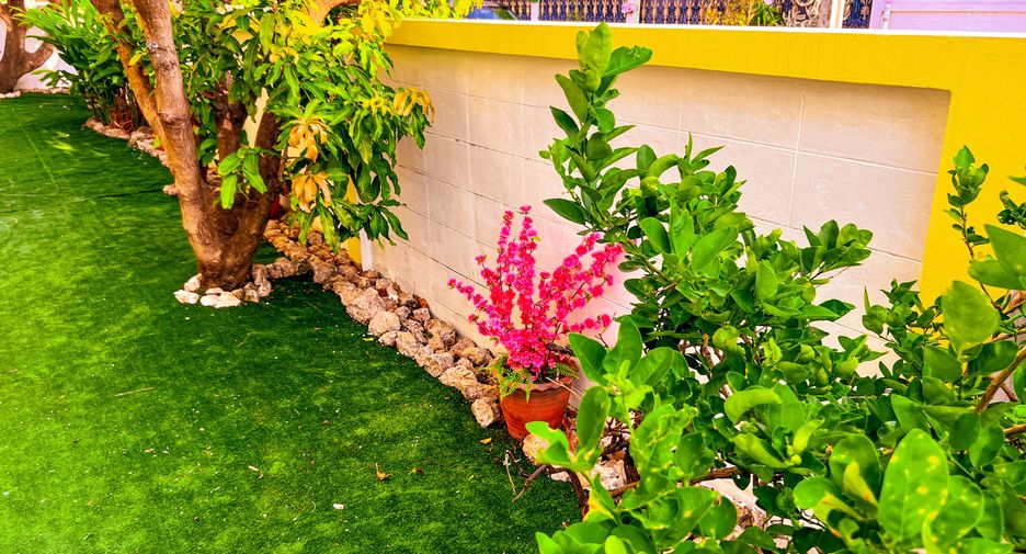 For sale 5 bedrooms house in Don Mueang, Bangkok