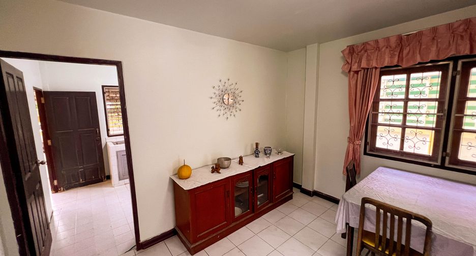 For sale 5 bedrooms house in Don Mueang, Bangkok