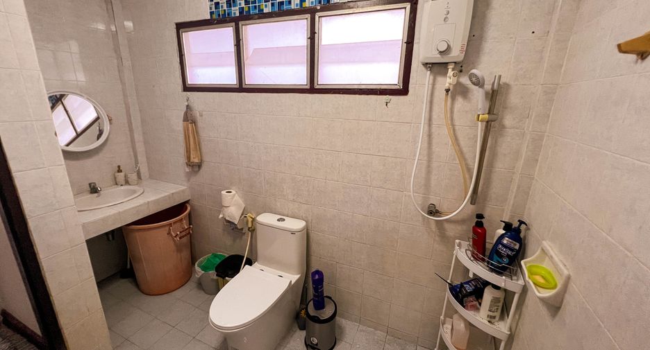 For sale 5 bedrooms house in Don Mueang, Bangkok