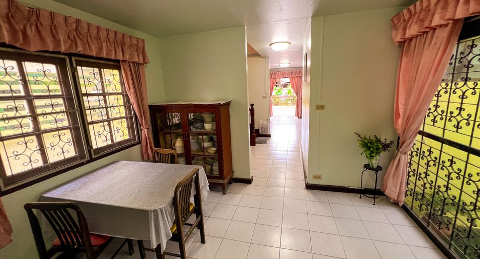 For sale 5 bedrooms house in Don Mueang, Bangkok