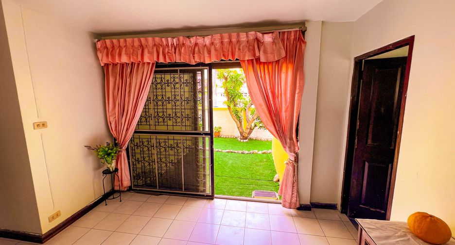 For sale 5 bedrooms house in Don Mueang, Bangkok