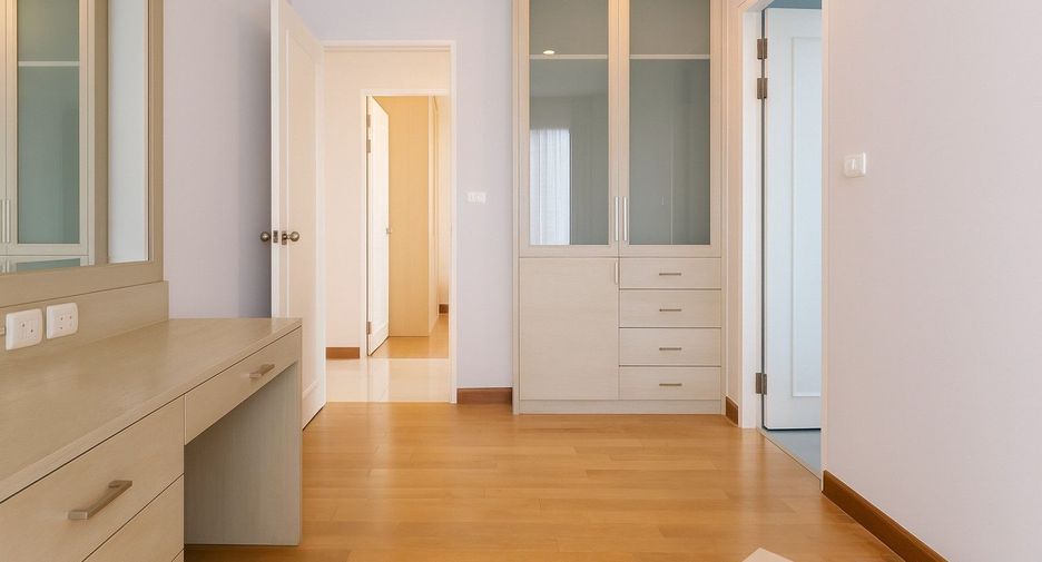 For rent 2 ベッドルーム condo in Watthana, Bangkok