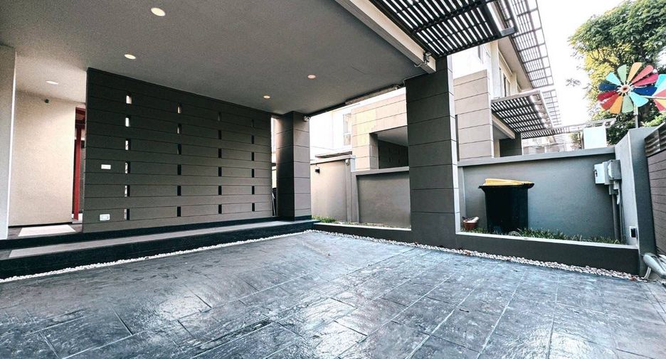 For sale 3 bedrooms house in Lat Krabang, Bangkok