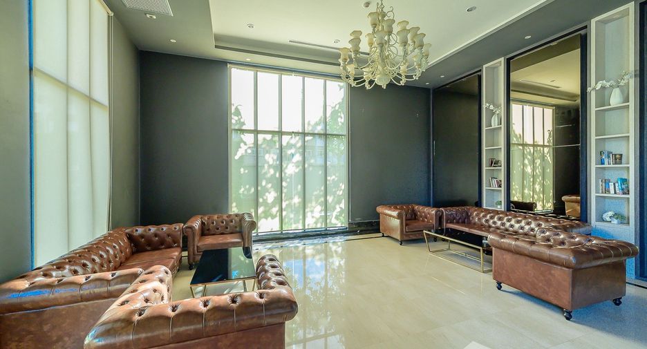 For sale 3 bedrooms condo in Phra Khanong, Bangkok