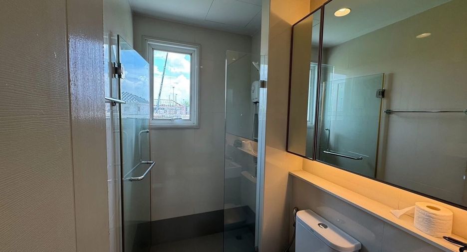 Haus zur Miete mit 3 Zimmer in Lat Krabang, Bangkok