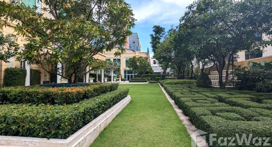 For rent 2 bedrooms condo in Watthana, Bangkok