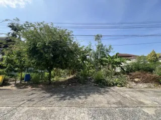 出售 土地 在 Bang Kapi, 曼谷