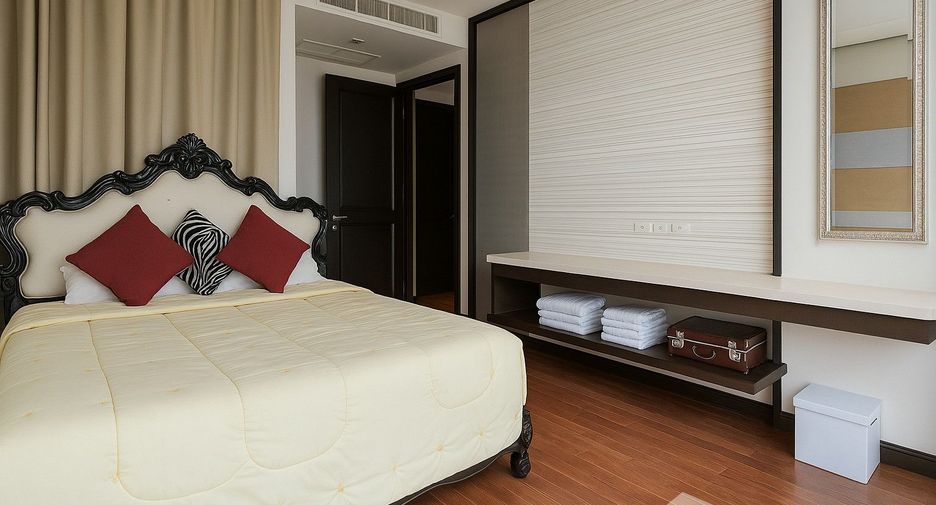 For rent 2 bedrooms condo in Pathum Wan, Bangkok