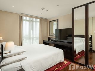 For rent 3 bedrooms condo in Sathon, Bangkok