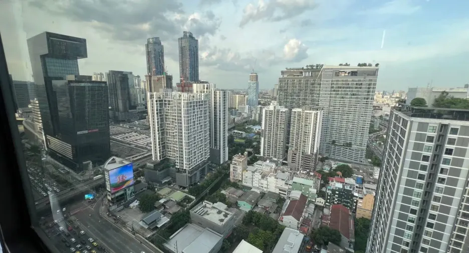 For rent studio condo in Huai Khwang, Bangkok