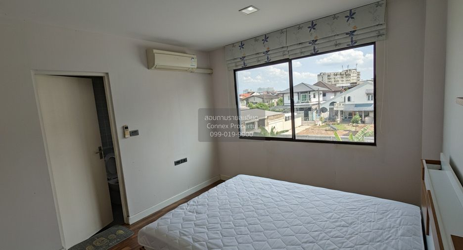 Casa adosada en venta de 3 habitaciones en Khan Na Yao, Bangkok