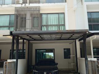 Casa adosada en venta de 3 habitaciones en Khan Na Yao, Bangkok