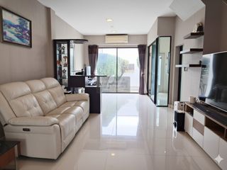 Casa adosada en venta de 3 habitaciones en Khan Na Yao, Bangkok
