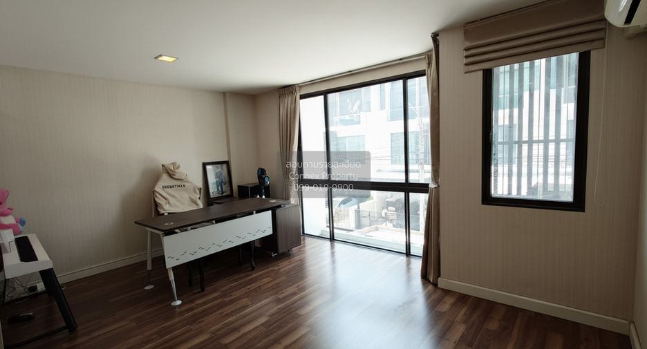 Casa adosada en venta de 3 habitaciones en Khan Na Yao, Bangkok