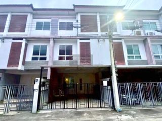 For sale 3 bedrooms townhouse in Mueang Nonthaburi, Nonthaburi