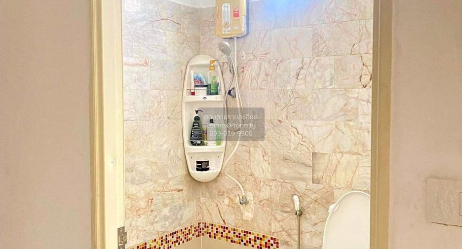 Casa adosada en venta de 4 habitaciones en Lat Phrao, Bangkok