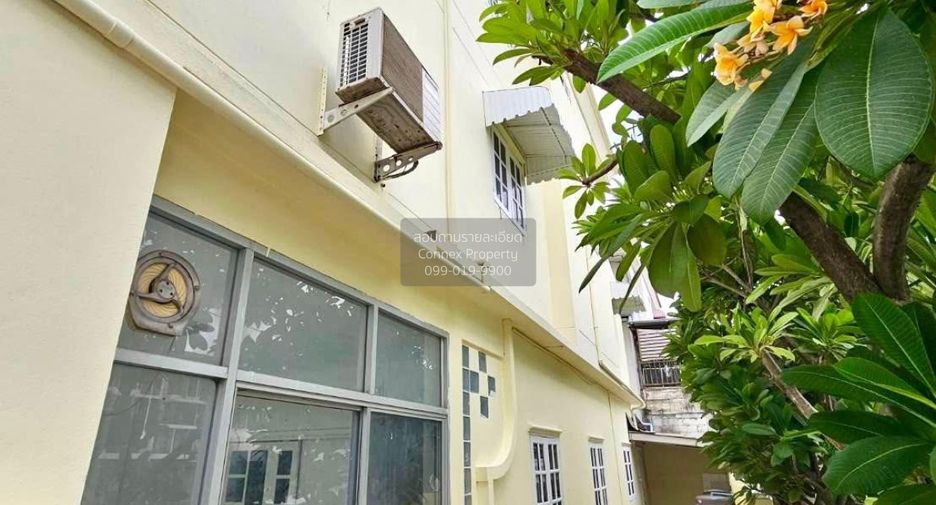 Casa adosada en venta de 4 habitaciones en Lat Phrao, Bangkok