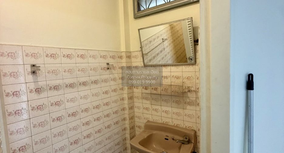 For sale 2 ベッドルーム townhouse in Chatuchak, Bangkok