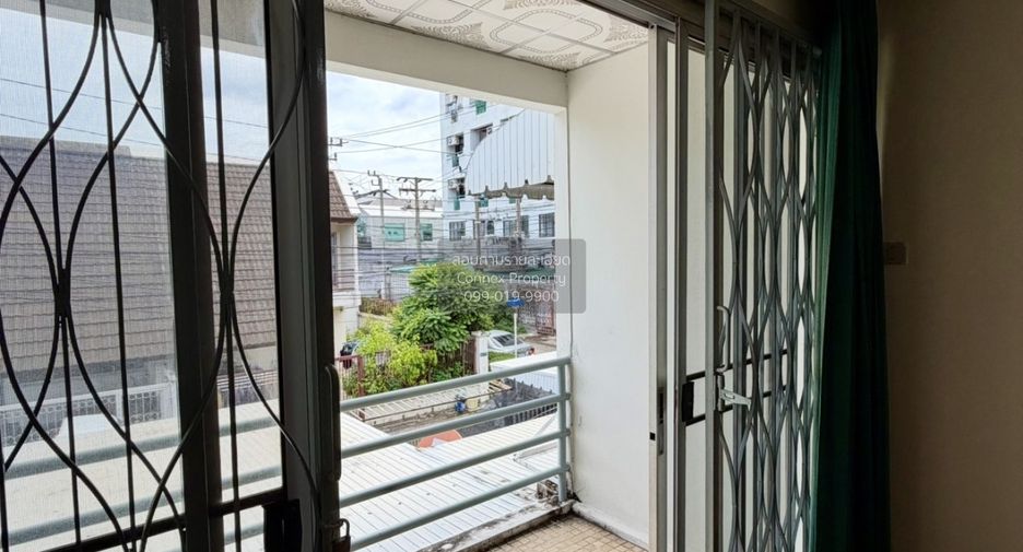 For sale 2 ベッドルーム townhouse in Chatuchak, Bangkok