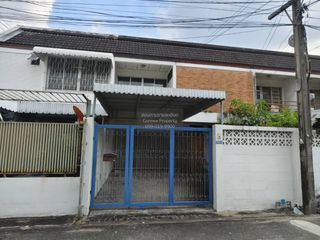 出售 2 卧室 联排别墅 在 Lat Phrao, 曼谷