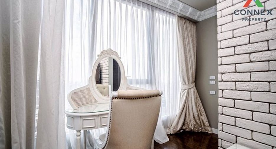 For sale 3 bedrooms condo in Khlong Toei, Bangkok
