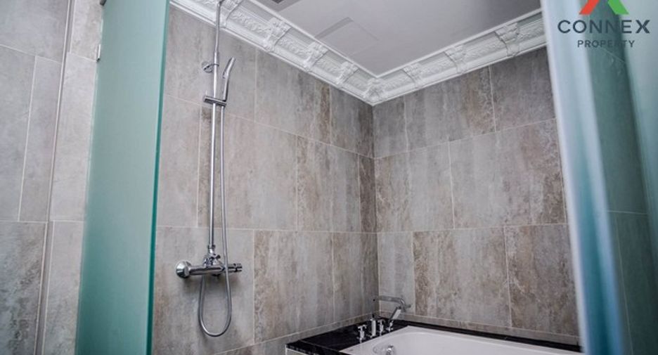 For sale 3 bedrooms condo in Khlong Toei, Bangkok