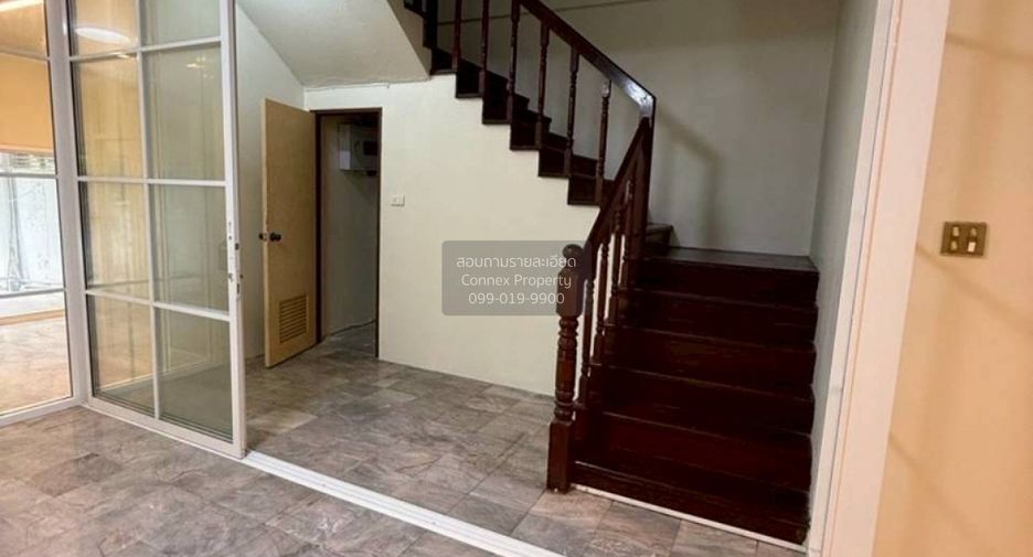 For sale 4 bedrooms townhouse in Wang Thonglang, Bangkok